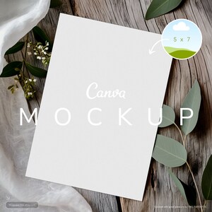 Maquete de cartão comemorativo: convite 5x7 Canva Mock Up com eucalipto, papelaria Boho com estilo de fotografia para estética natural moderna