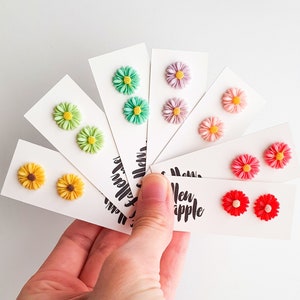 Daisy stud earrings | flower studs | plant earrings | tiny studs | plant lover | floral accessories | pastel flowers | daisy earrings