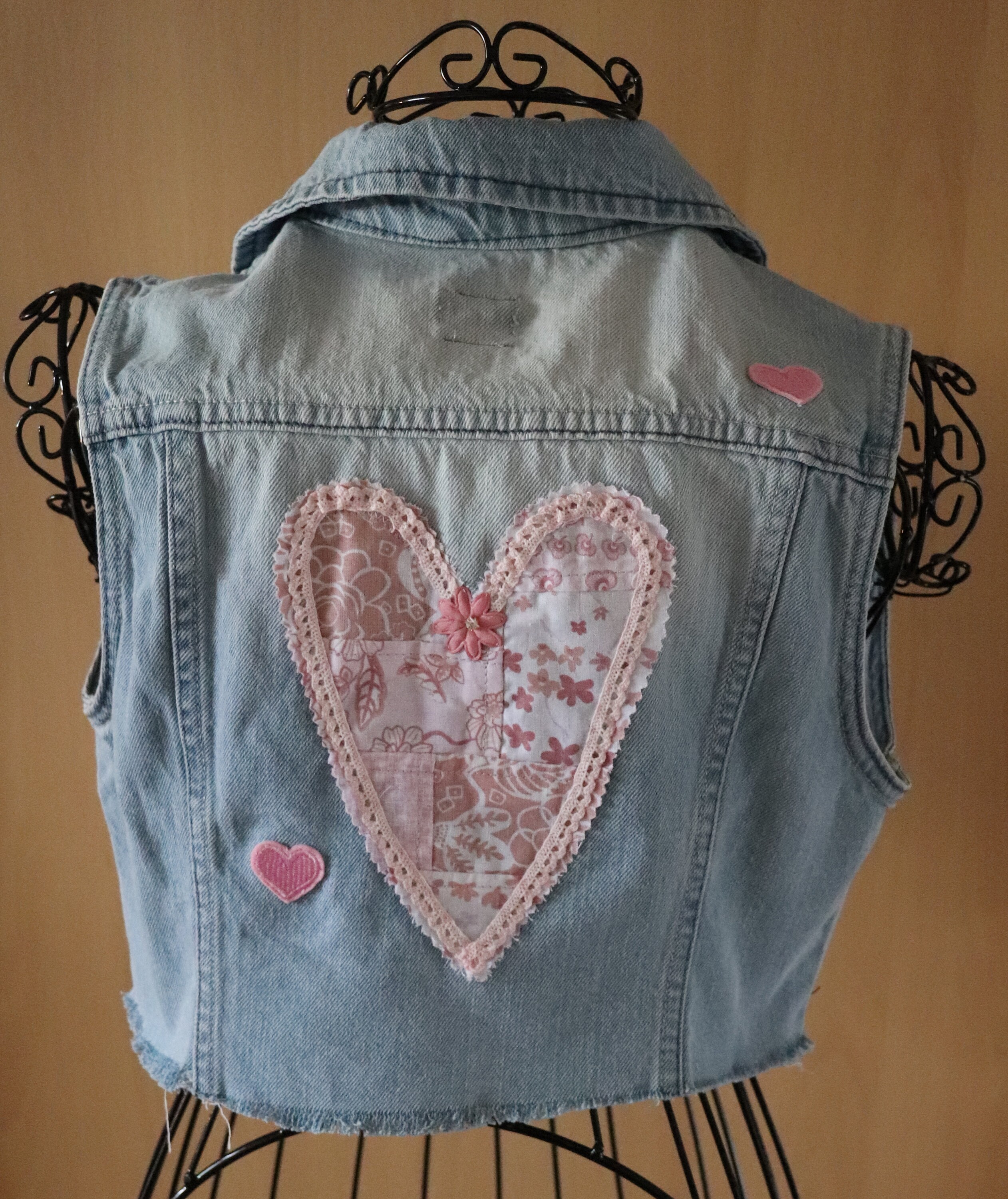 sleeveless cropped denim jacket