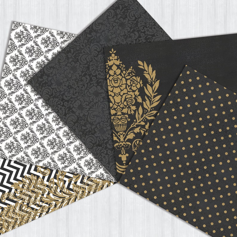 Puede incluir: Cinco hojas de papel estampado en negro y dorado. Los patrones incluyen un dise&ntilde;o de damasco, un dise&ntilde;o floral, un dise&ntilde;o de lunares, un dise&ntilde;o de chevron y un dise&ntilde;o geom&eacute;trico.