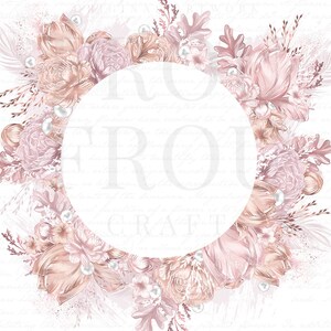Peut inclure: Un cadre circulaire avec un fond blanc entour&eacute; d'une couronne de fleurs roses et p&ecirc;che, de feuilles et d'accents de perles.
