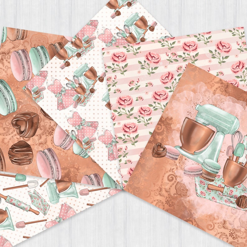 Op de afbeelding: Een set van zes digitale papierontwerpen met een roze en wit bloemenpatroon, een koper en roze paisley patroon, een wit stippenpatroon met roze en groene keukengereedschap, een wit stippenpatroon met een roze en groene keukenmixer, een wit gestreept patroon met roze bloemen en een koper en roze paisley patroon met een roze en groene keukenmixer.