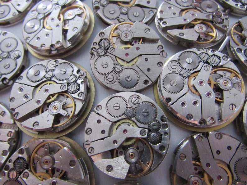 500 Pcs Mechanisms Vintage Soviet Watch Parts 25 mm round MOVE 500 Pcs Mechanisms Vintage Soviet Watch Parts 25 mm round MOVE