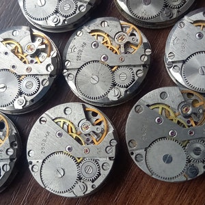 Vintage 9 Stück Mechanismen Raketa UdSSR Uhrwerke Manschettenknöpfe veränderte Kunst Steampunk Zubehör 27 mm rund