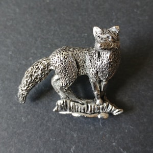 Fox brooch / animal pin / Lapel pin / Animal jewellery / Tie pin badge / pewter metal / woodland brooch pin / gift for her / wedding