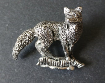 Fox brooch / animal pin / Lapel pin / Animal jewellery / Tie pin badge / pewter metal / woodland brooch pin / gift for her / wedding