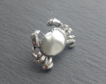 Crab Brooch Pin / Cancer Zodiac / Star sign / Silver / lover /  beach jewelry / animal pin / lapel / Tie / Gift