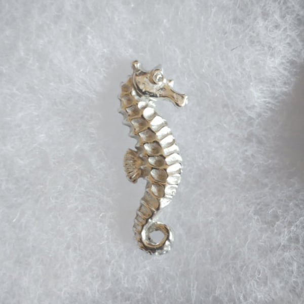 Seepferdchen Brosche, Seepferdchen Schmuck, Seepferdchen Geschenke, Anstecknadel / Anstecknadel Seepferdchen, Krawattennadel, handgemacht in Schottland von SJH Designs