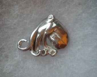 ピューター製のハリネズミのブローチピンバッジ。スコットランドのSJH