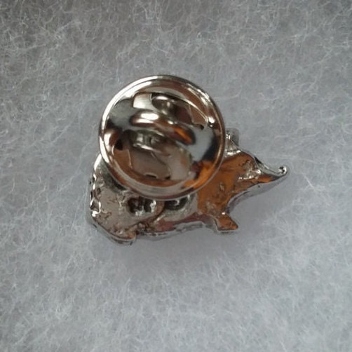 ピューター製のハリネズミのブローチピンバッジ。スコットランドのSJH