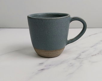 Tasse bleu indigo, tasse à café en céramique, tasse à café grise, tasse de poterie, tasse à thé faite à la main, tasse à café, tasse en céramique, tasse au chocolat, cadeau pour lui.