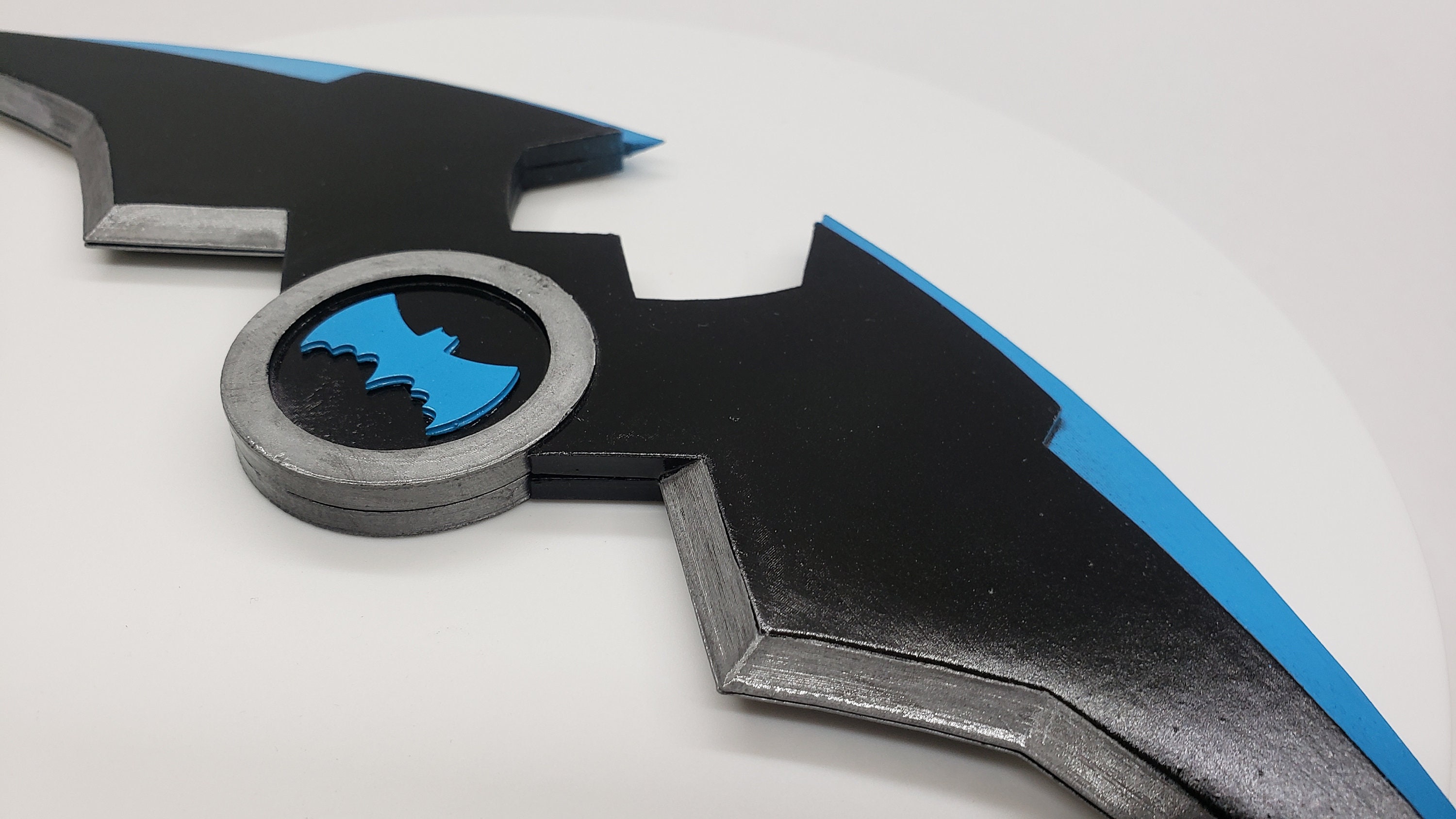 batman batarang statue