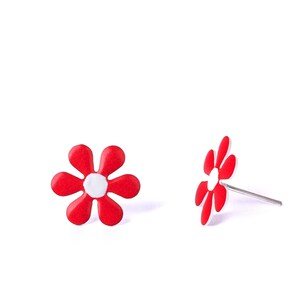 Pendientes de flor roja, pendientes pintados a mano, pendientes de flores, declaración natural, pendientes de plantas, joyas de plantas, celebraciones de la naturaleza