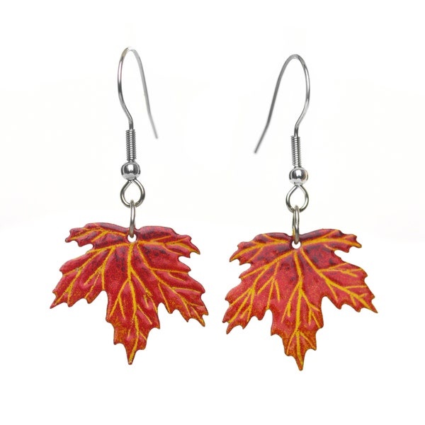 Boucles d'oreilles feuille d'érable peinte à la main, boucles d'oreilles automnales, boucles d'oreilles automne, acier inoxydable émaillé, boucles d'oreilles feuilles, effet naturel