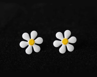 White Daisy Stud Earrings, Handpainted Spring Earrings, Flower Earrings, Daisy Jewelry, Daisy Earrings, Spring Celebrations