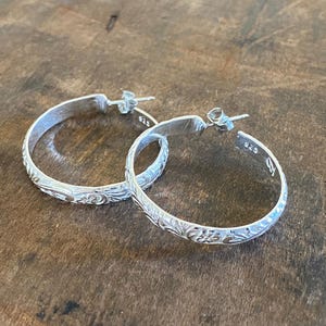 Sterling Silver 1-Inch Patterned Hoop Earrings - Floral Design -  Lightweight 925 Everyday Hoops