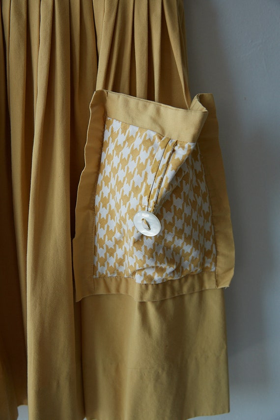 1950s Unique Yellow Houndstooth Patch Pocket Dres… - image 7