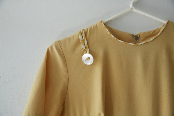 1950s Unique Yellow Houndstooth Patch Pocket Dres… - image 6