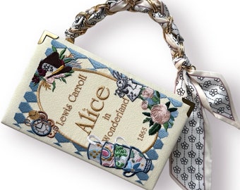 Pochette borsa libro ricamata, Alice nel Paese delle Meraviglie, borsetta da sera beige