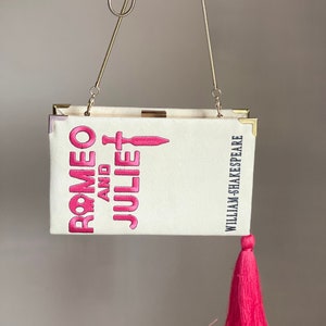 Bolsa clutch bordada com livro de casamento Romeu e Julieta - bolsa de noiva de veludo