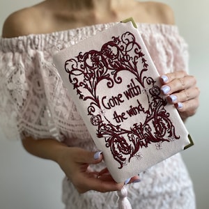 Bolsa tipo clutch para livros, bolsa bordada "E o Vento Levou"