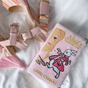 Pochette cartable brodée Alice au pays des merveilles - Rose