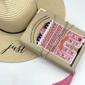 Sac à main brodé pour l’anniversaire pour elle - Le cadeau de l’amateur de livres du Grand Budapest - jolie petite pochette en bois