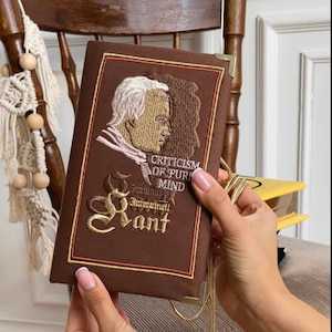Bolsa clutch bordada para o Dia dos Namorados - presente para amantes de livros em veludo marrom - linda bolsa de madeira pequena