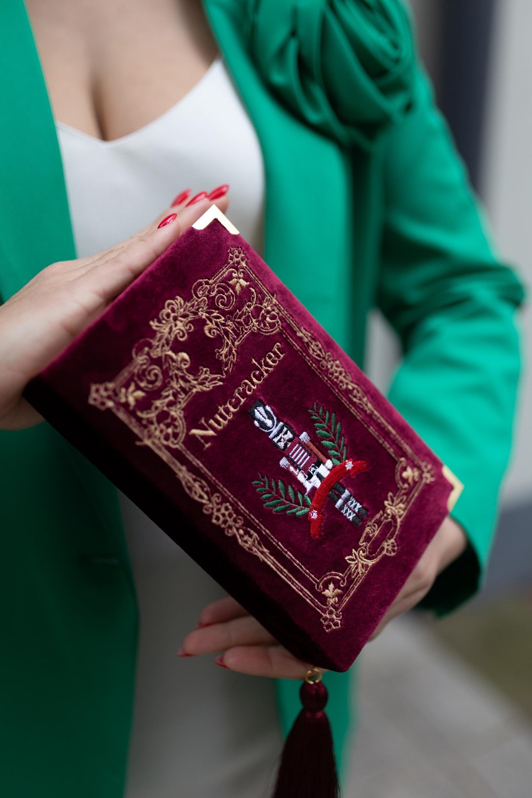 Lo Schiaccianoci, pochette con libro ricamata, borsa da sera in