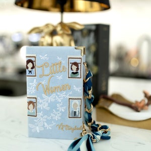 Book Clutch - LAS PEQUEÑAS MUJERES - Bolso de mano para mujer - Clutch bordado - Monedero personalizado