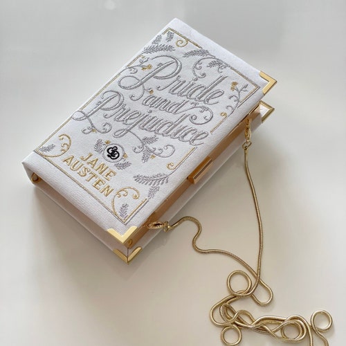 Pochette livre Orgues et Préjugés, pochette fantaisie brodée, bandoulière, portefeuille littéraire à bandoulière blanc