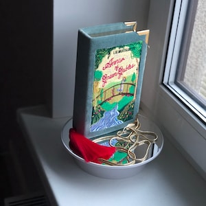 Pochette de livre - Anne, la maison aux pignons verts (version en velours vert clair)