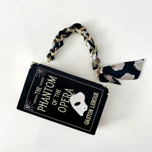 Bolsa clutch bordada para livros - presente clássico preto para amantes de livros