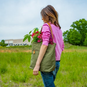 Fourre-tout en toile non ciré, sac fourre-tout en toile verte, sac à bandoulière femme, excellente idée cadeau pour la fête des mères, sac personnalisé avec initiales, sac à main image 1