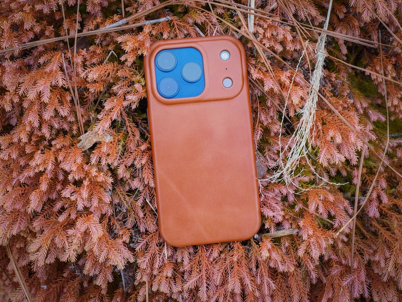 Natural Leather iPhone 17 Case image 2