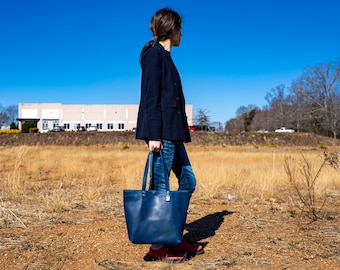 Handmade Navy Bag with Handle / Classic Woman Tote Bag / Weekender Bag / Valentines Gift for Her / Big Travel Bag / Woman Leather Purse