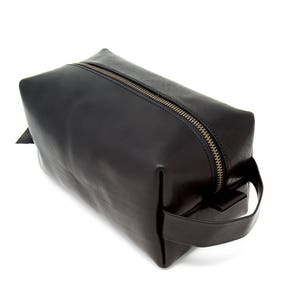 Leather Toiletry Bag / Mens Toiletry Kit / Leather Dopp Kit / Toiletry Bag with Handle / Leather Shaving Bag / Personalized Toiletry Kit