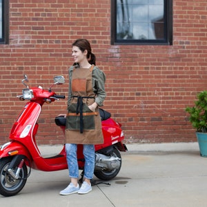 Mother&#39;s Day Gift, Personalized Gift for Mom, Grandma, Brown Apron, Waxed Canvas and Leather Apron, Work Apron