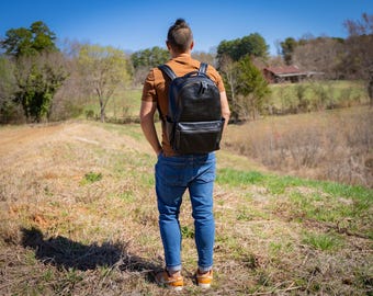 Mochila Urbana Masculina em Couro Italiano - Preta, Mochila Urbana, Bolsa Masculina Elegante Feita à Mão, Mochila para Uso Diário, Presente Ideal para Ele