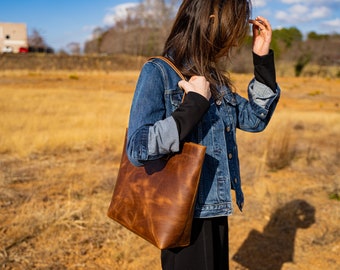 Leather Chestnut Tote Bag / Milwaukee Women Handbag / Travel Bag / Leather Purse / Tote Bag with a Handle / Elegant Lady's Bags