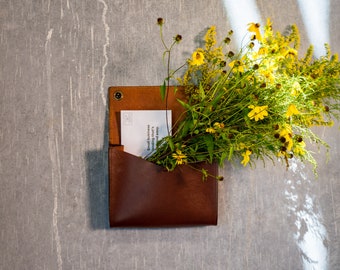 Große Leder Briefkasten, Briefkasten, Wandtasche, Büroorganizer, Wandmontierte Mailbox, Hausbriefkasten mit Initialen, Leder Briefumschlag