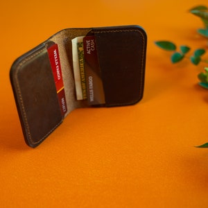 Cartera pequeña personalizada, Cartera de cuero, Cartera personalizada marrón, Cartera delgada con iniciales, Regalo para él, Titular de la tarjeta de crédito