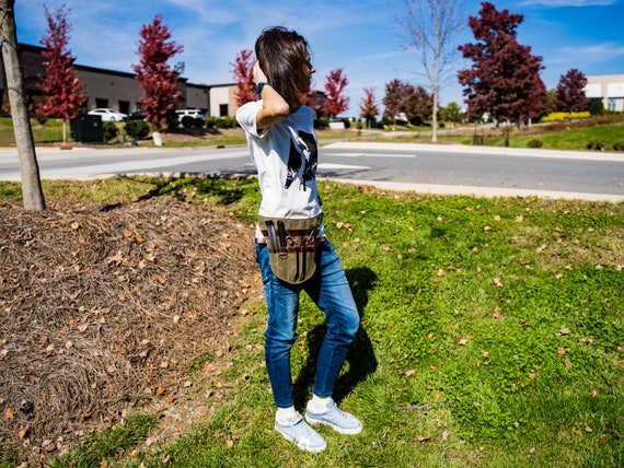 Utensili Per Barbiere D'annata, Forbici Per Parrucchiere Pericolose, Pennello Per Rasare Il Pettine Legno Bianco Di Fondale Piano Image166599934 - Foto 9