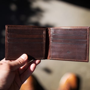 Billetera Bifold Castaño / Billetera Unisex con Iniciales / Regalo Personalizado para Ella / Tarjetero de Cuero / Monedero de Cuero para Mujer