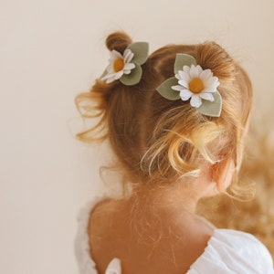 Daisy felt flower headband or hair clip, neutral colours, flower headband, flower girl headband, baby flower crown, wildflower