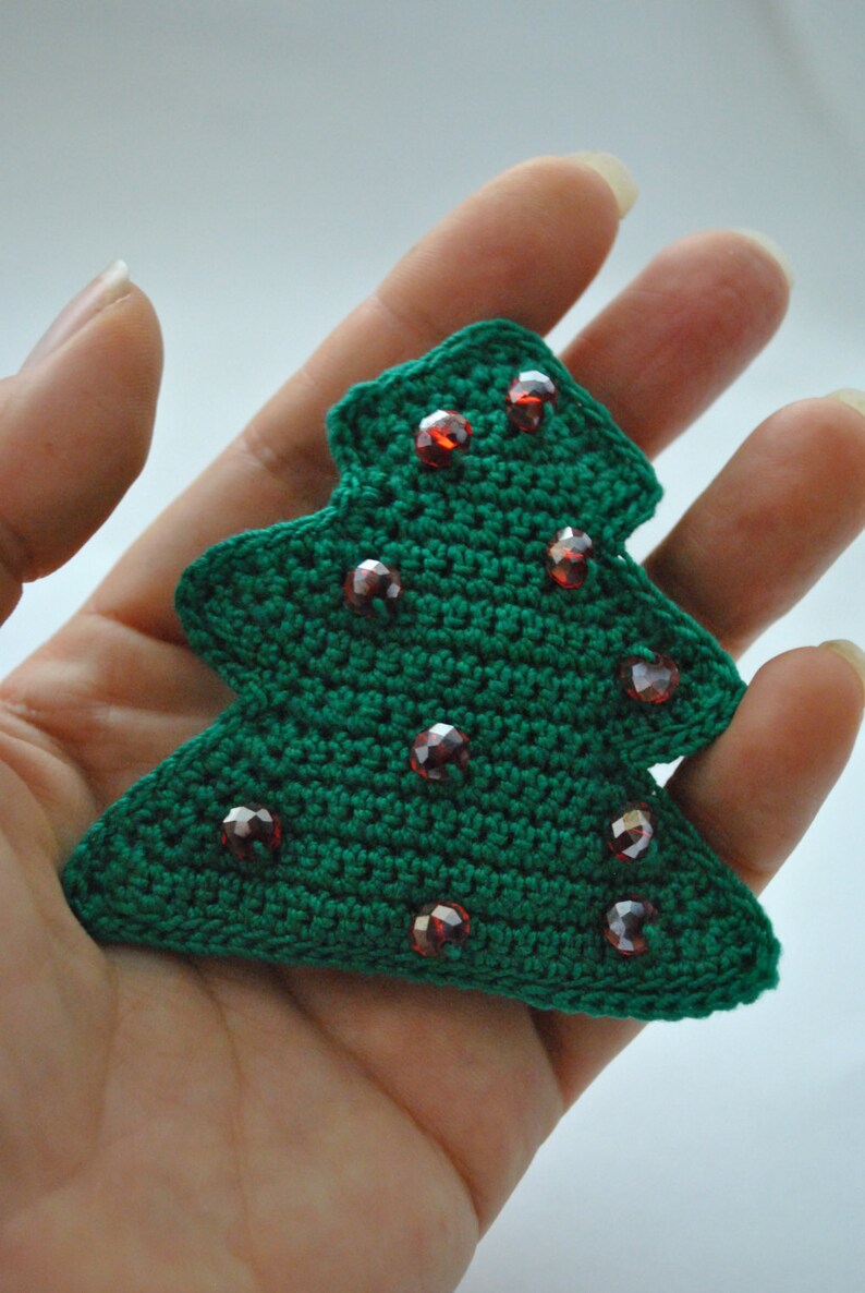 Christmas Brooch,Crochet Christmas brooch,Christmas Accessories,Christmas gift,Holiday Christmas Tree Brooch,Festive Christmas Tree Brooch