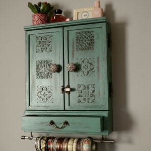 Sieradenkast/oorbellendisplay met lade /GROEN / Kast/ sieradenopberger/Houten opberger voor oorbellen aan de muur. Sieradenlade