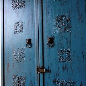 Mobiletto portagioie. Armadio. Espositore per gioielli effetto anticato TURCHESE. Contenitore per orecchini a parete in legno/armadietto per orecchini/contenitore per gioielli