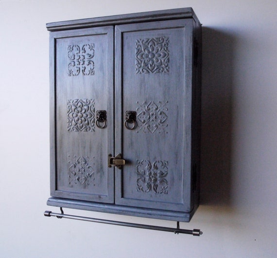 Wall cabinet 2024 jewelry organizer
