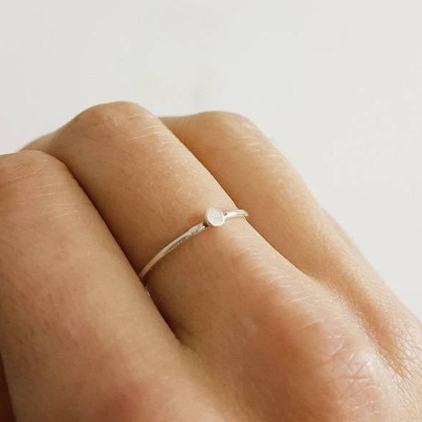 Recycelter Silber Punkt Ring, Zarter Sterling Silber Stapelring, Schlichter nachhaltiger Silberring, Eco Silber Ring, Minimalistischer Ring
